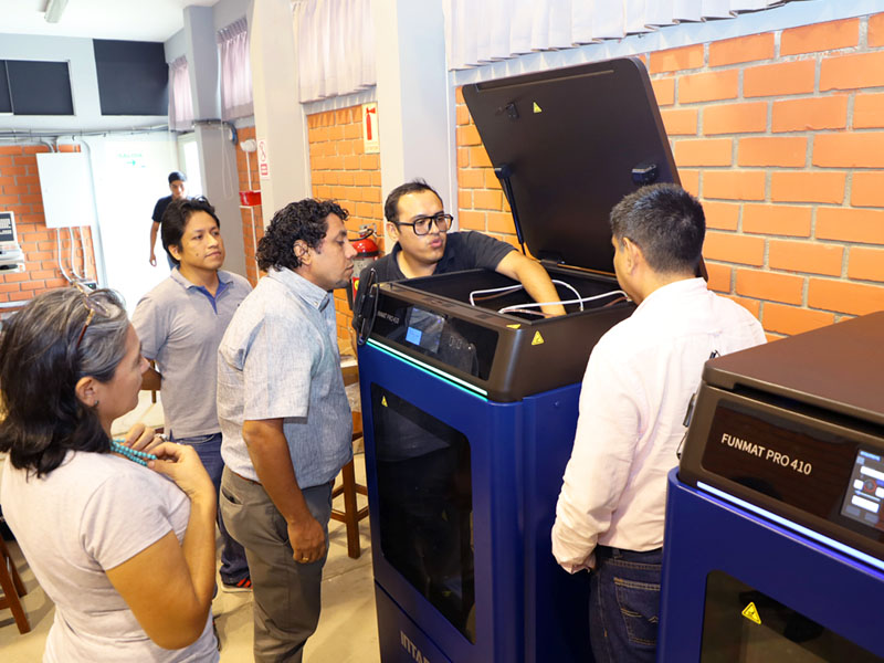 UPAO, a la vanguardia de la industria 4.0 - Los docentes del Programa de Estudio de Ingeniería Industrial recibieron capacitación en el manejo de impresoras 3D 